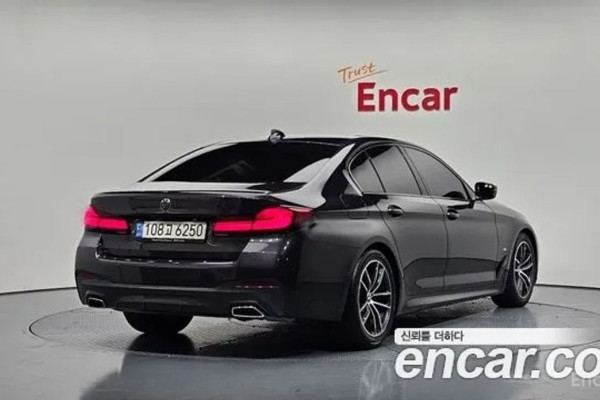 2022 BMW 5 серии с пробегом 33 984 км