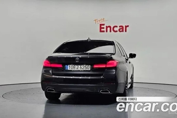 2022 BMW 5 серии с пробегом 33 984 км
