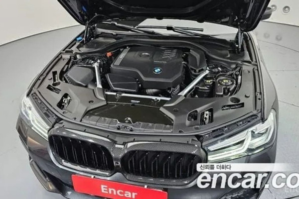 2022 BMW 5 серии с пробегом 33 984 км