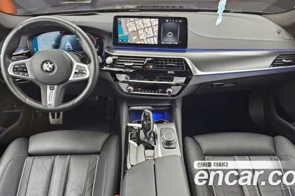 2022 BMW 5 серии с пробегом 33 984 км