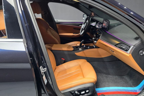 2022 BMW 5 серии с пробегом 43 321 км