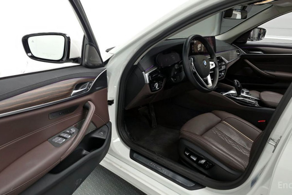 2022 BMW 5 серии с пробегом 26 468 км