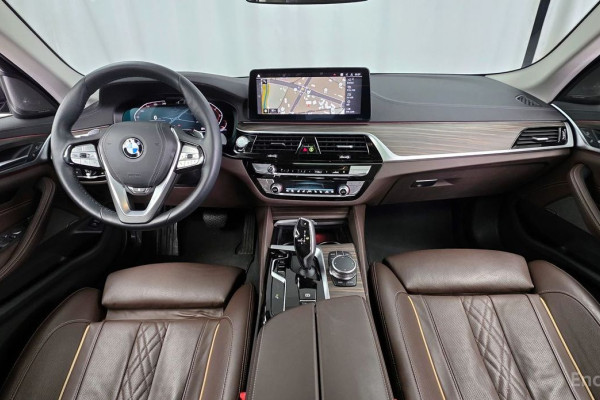 2022 BMW 5 серии с пробегом 52 503 км