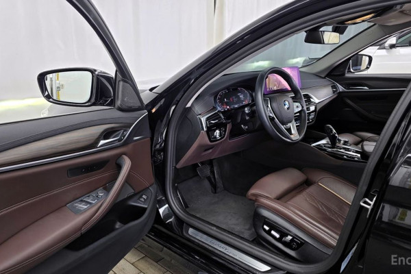 2022 BMW 5 серии с пробегом 52 503 км