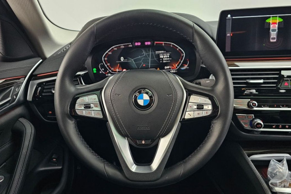 2022 BMW 5 серии с пробегом 53 019 км