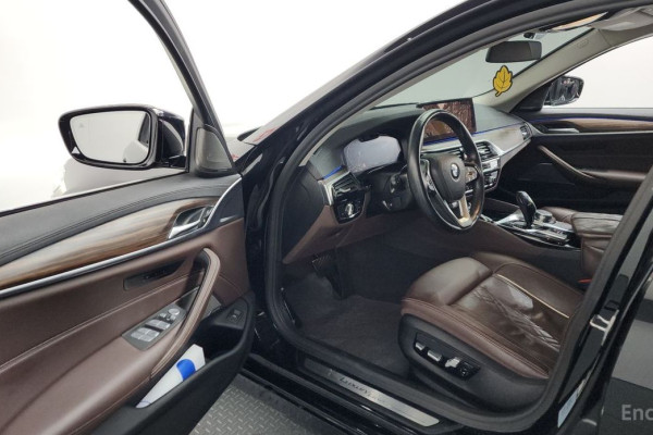 2022 BMW 5 серии с пробегом 52 679 км
