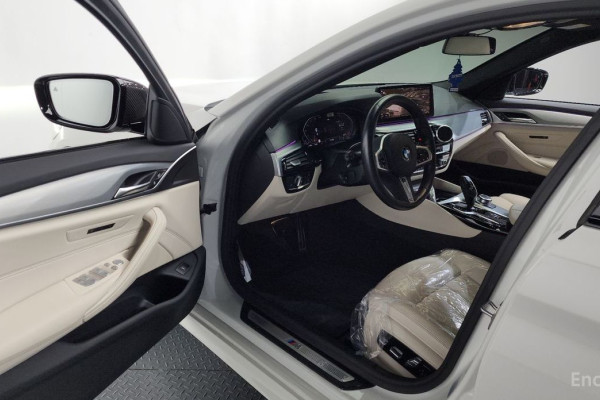 2022 BMW 5 серии с пробегом 38 071 км