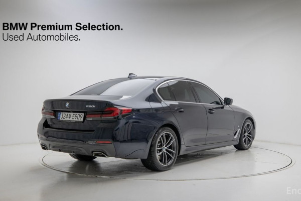 2022 BMW 5 серии с пробегом 25 455 км