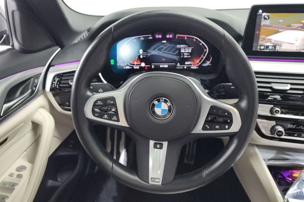 2022 BMW 5 серии с пробегом 38 071 км