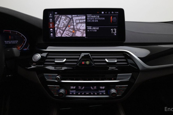 2022 BMW 5 серии с пробегом 67 200 км