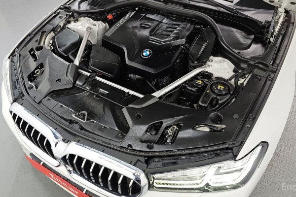 2022 BMW 5 серии с пробегом 49 276 км