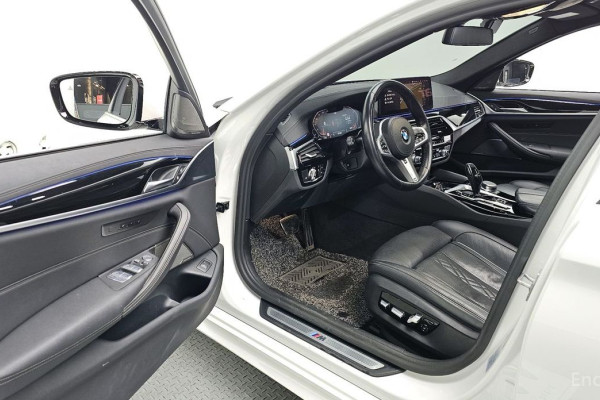 2022 BMW 5 серии с пробегом 49 276 км