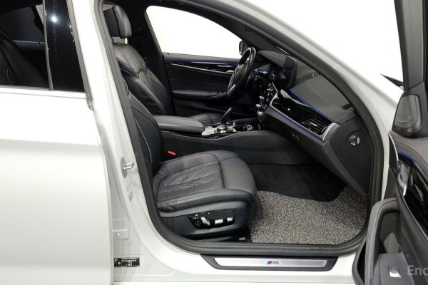 2022 BMW 5 серии с пробегом 49 276 км