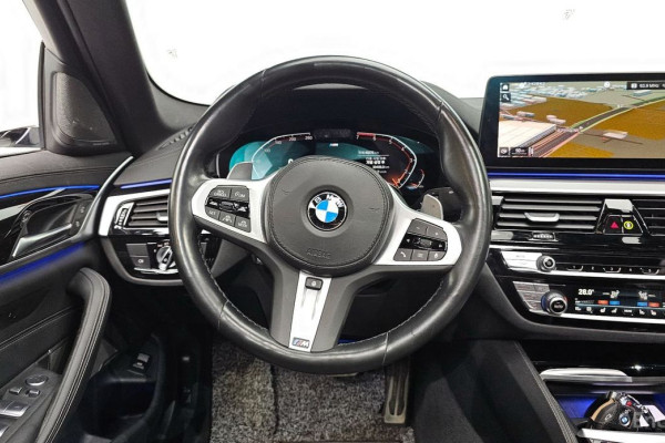 2022 BMW 5 серии с пробегом 49 276 км