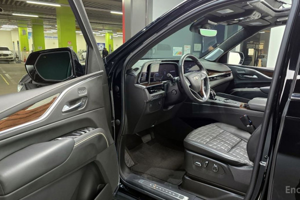 2022 Cadillac Escalade с пробегом 31 386 км