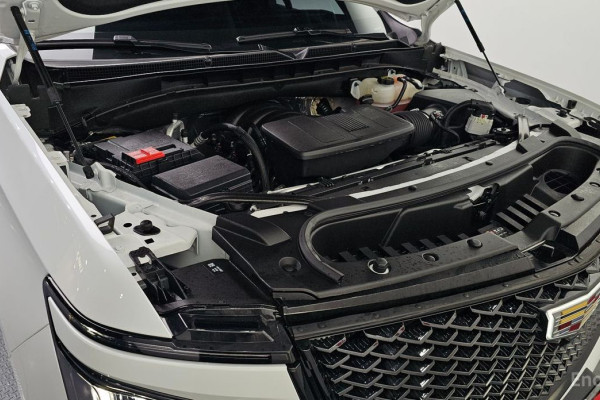 2025 Cadillac Escalade с пробегом 6 250 км