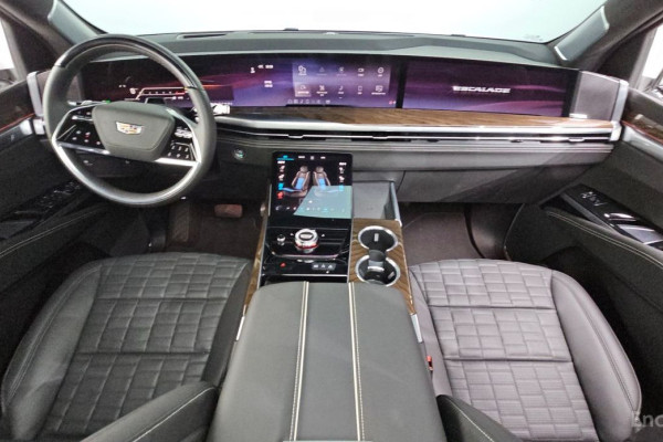 2025 Cadillac Escalade с пробегом 6 250 км