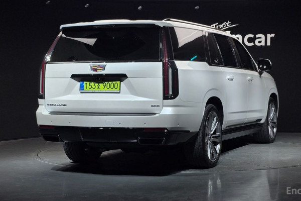 2025 Cadillac Escalade с пробегом 1 974 км