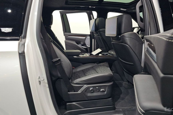 2025 Cadillac Escalade с пробегом 6 250 км