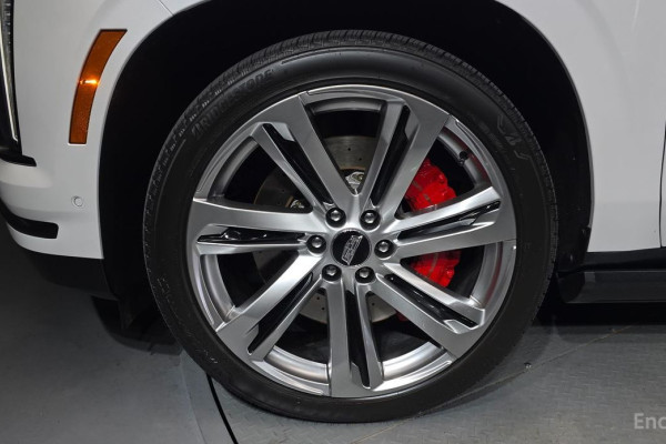 2025 Cadillac Escalade с пробегом 1 974 км