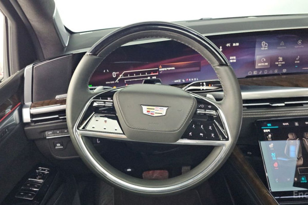 2025 Cadillac Escalade с пробегом 6 250 км