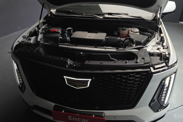 2025 Cadillac Escalade с пробегом 1 974 км