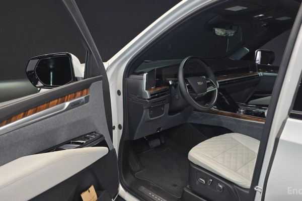 2025 Cadillac Escalade с пробегом 1 974 км