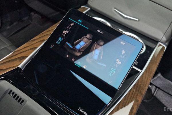 2025 Cadillac Escalade с пробегом 6 250 км