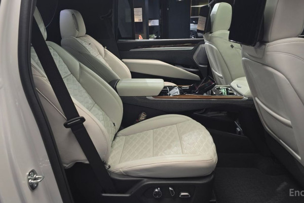 2025 Cadillac Escalade с пробегом 1 974 км