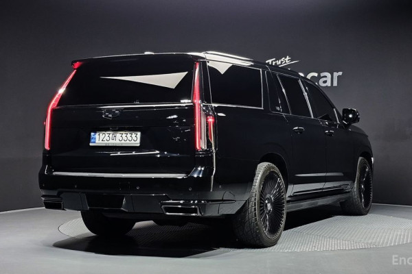 2023 Cadillac Escalade с пробегом 27 669 км