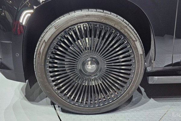 2023 Cadillac Escalade с пробегом 27 669 км