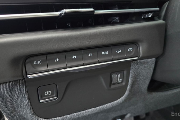 2025 Cadillac Escalade с пробегом 1 974 км