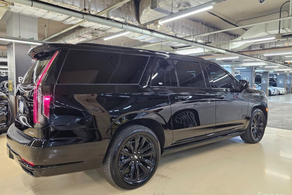 2023 Cadillac Escalade с пробегом 16 556 км