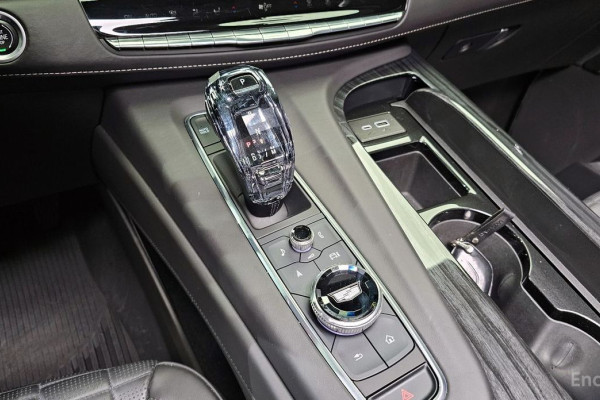 2023 Cadillac Escalade с пробегом 27 669 км