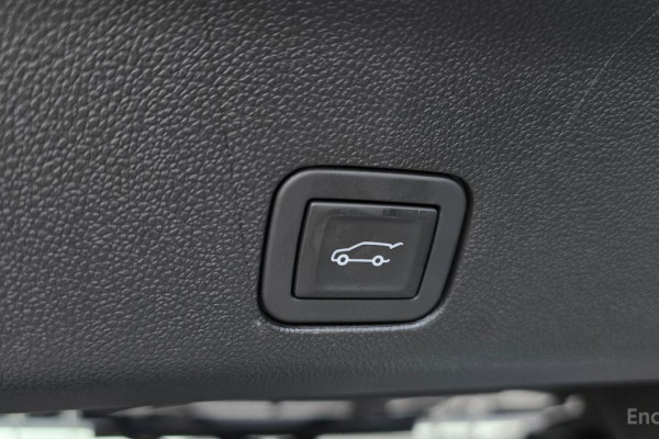 2025 Cadillac Escalade с пробегом 1 974 км