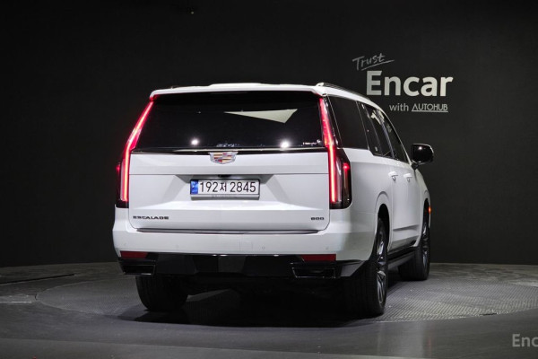 2023 Cadillac Escalade с пробегом 42 159 км