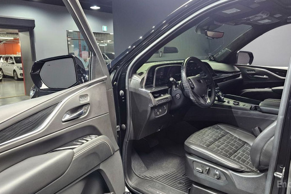 2023 Cadillac Escalade с пробегом 27 669 км