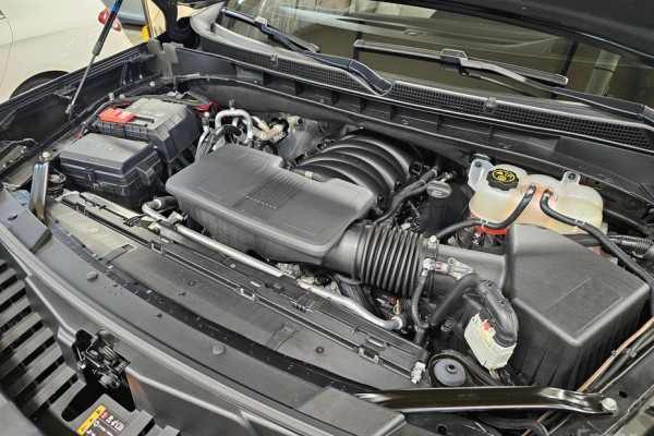 2023 Cadillac Escalade с пробегом 16 556 км