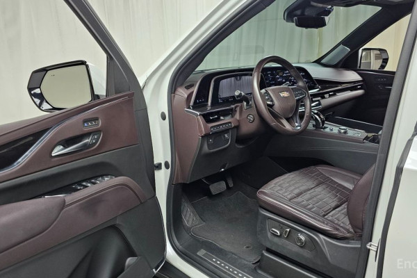 2023 Cadillac Escalade с пробегом 42 159 км