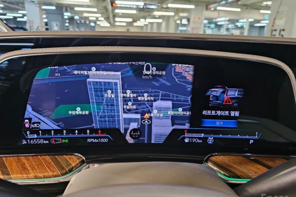 2023 Cadillac Escalade с пробегом 16 556 км