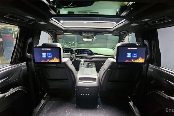 2023 Cadillac Escalade с пробегом 27 669 км