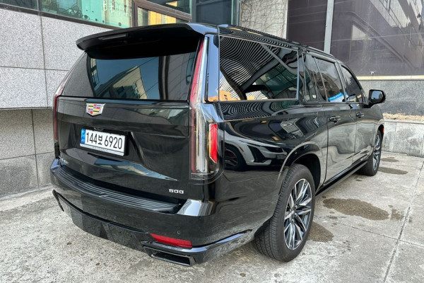 2023 Cadillac Escalade с пробегом 5 300 км