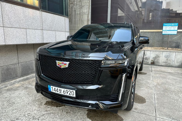 2023 Cadillac Escalade с пробегом 5 300 км