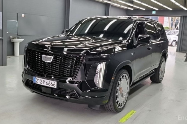 2025 Cadillac Escalade с пробегом 7 909 км
