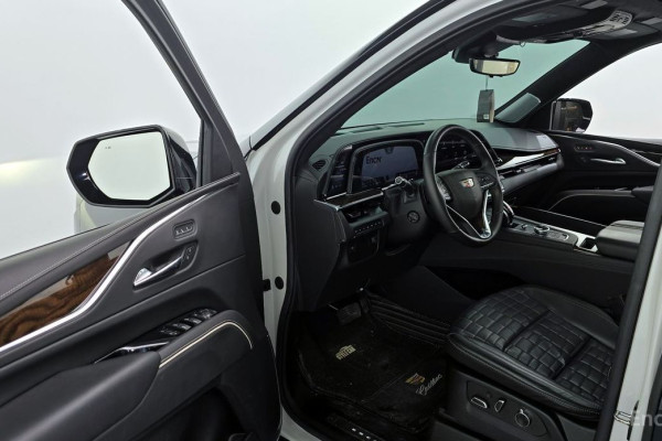 2022 Cadillac Escalade с пробегом 13 777 км