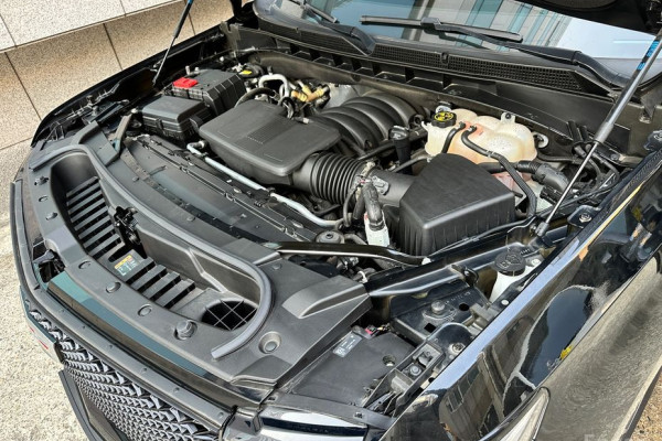 2023 Cadillac Escalade с пробегом 5 300 км