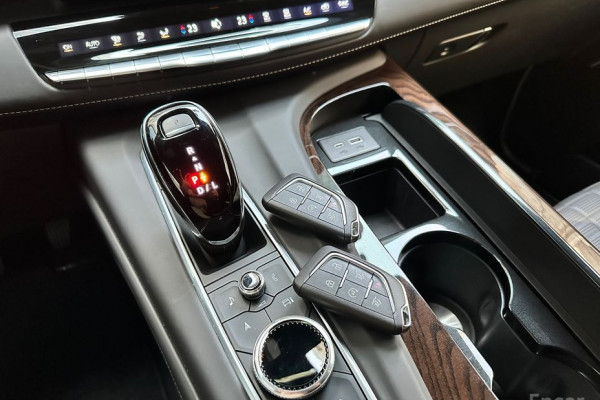 2023 Cadillac Escalade с пробегом 5 300 км