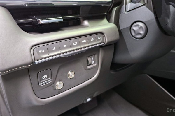 2023 Cadillac Escalade с пробегом 27 669 км