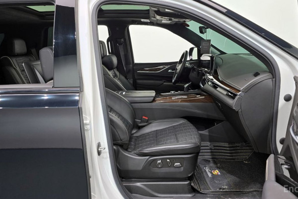 2022 Cadillac Escalade с пробегом 13 777 км