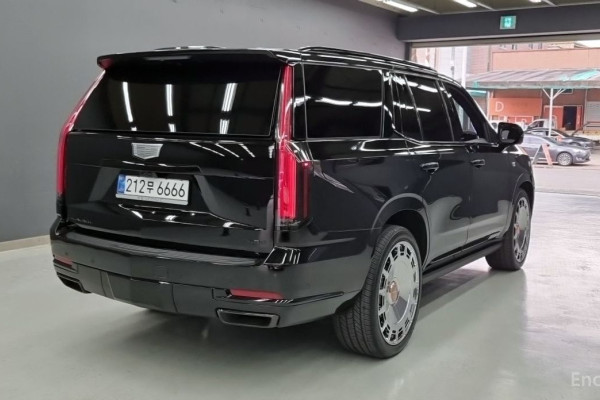 2025 Cadillac Escalade с пробегом 7 909 км